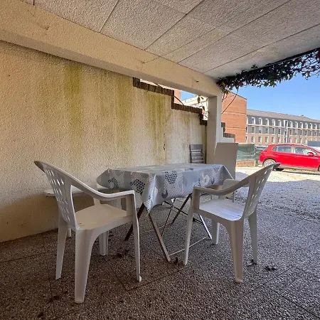 Apartment Les Iris, Modeste En Sous-sol *